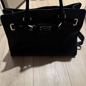 Micheal kors purse great condition